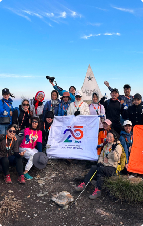 Len Ngan - Lang Giao conquers 25 peaks