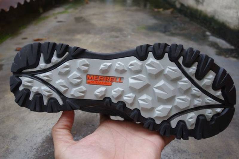 phần đế của giày đi trekking