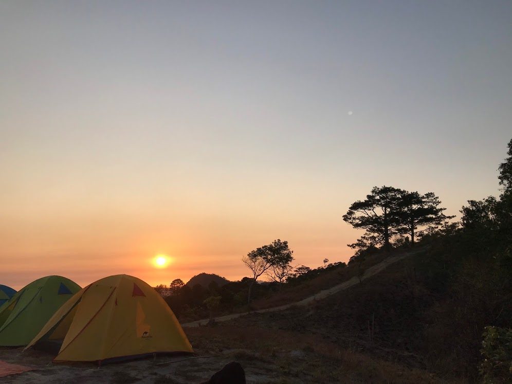 cảnh hoàng hôn ở Tà Năng Phan Dũng - một trong những tour trekking ở Đà Lạt thu hút nhất