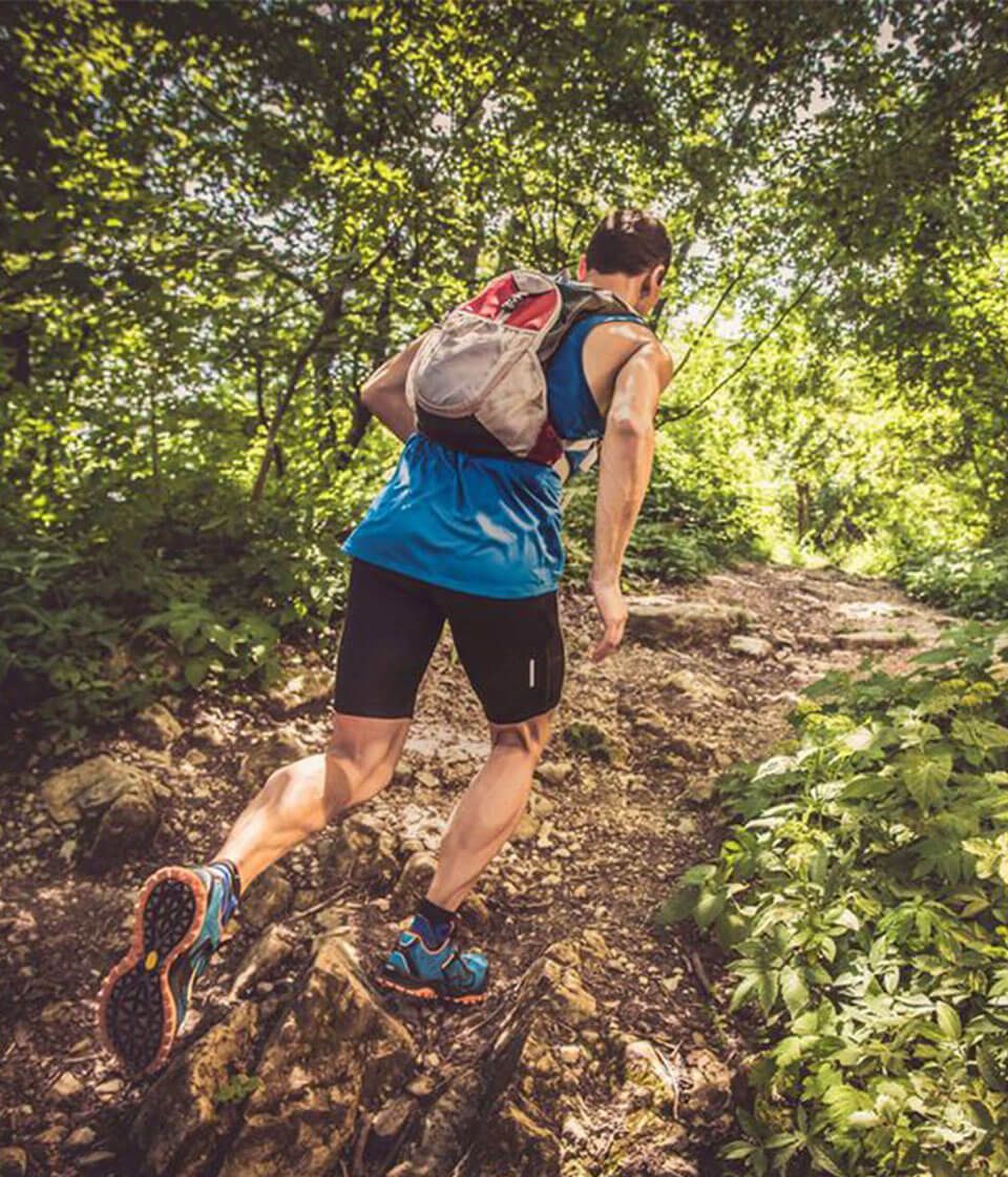 một trong những lưu ý khi đi trekking là chọn một đôi giày trekking phù hợp