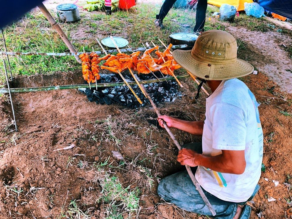 các món ăn do đầu bếp Tổ Ong Adventure chuẩn bị