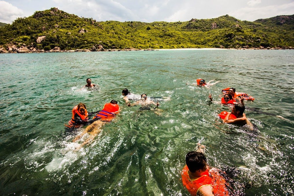 Lặn ngắm san hô trong chuyến hành trình 8 Nàng Tiên - một trải nghiệm khó quên