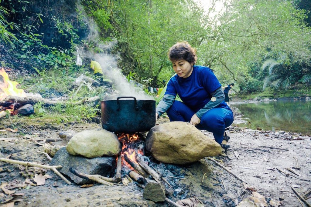 Tham gia trực tiếp từ nhặt củi đến nêm nếm gia vị - trải nghiệm trekking