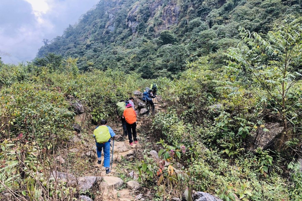 Con đường chinh phục đỉnh Pu Ta Leng cao thứ ba Việt Nam hikking trekking