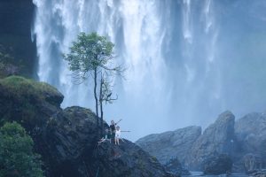 tour hiking thác k50, con người bé nhỏ giữa thiên nhiên hùng vĩ