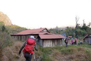 Balo-trekking-gọn-gàng-cho-chuyến-đi-nhẹ-nhàng