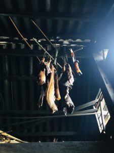 Nướng-thịt-cùng-người-dân-bản-địa