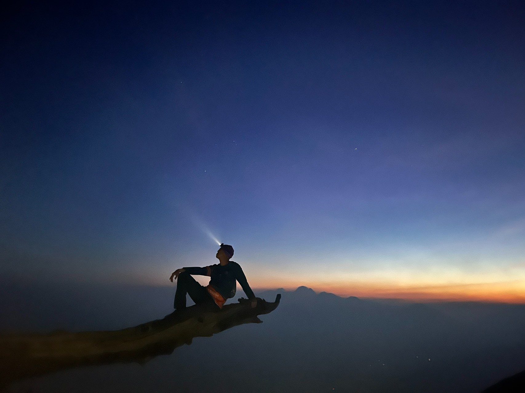 Những tia sáng cuối cùng của một ngày dài trekking