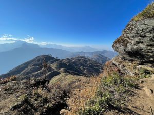 Cung-trekking-tráng-lệ-Lảo-Thẩn