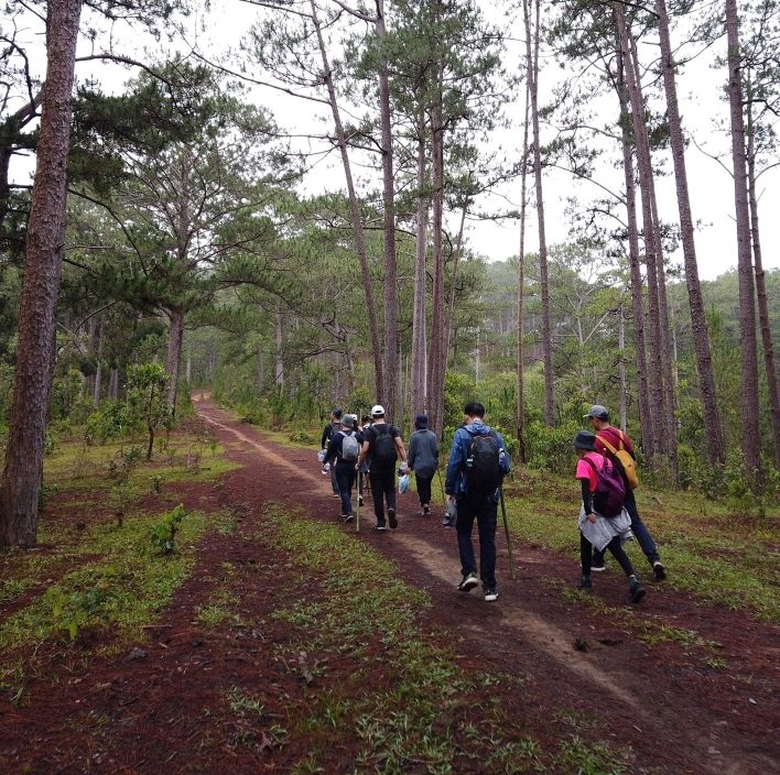 Đường lên dốc hiking Bidoup Núi Bà