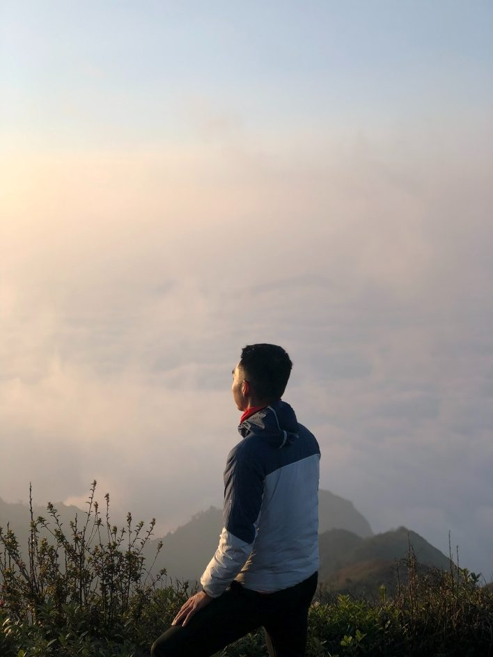 Biển mây trên đỉnh núi