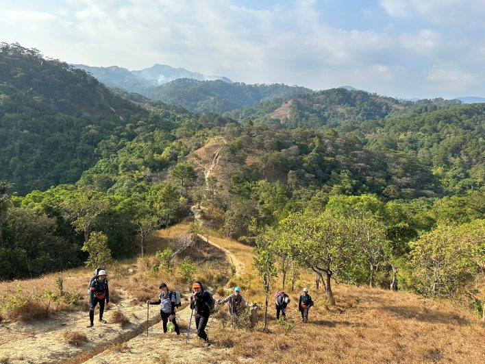 Hiking Tà Năng - Phan Dũng cùng Tổ Ong Adventure