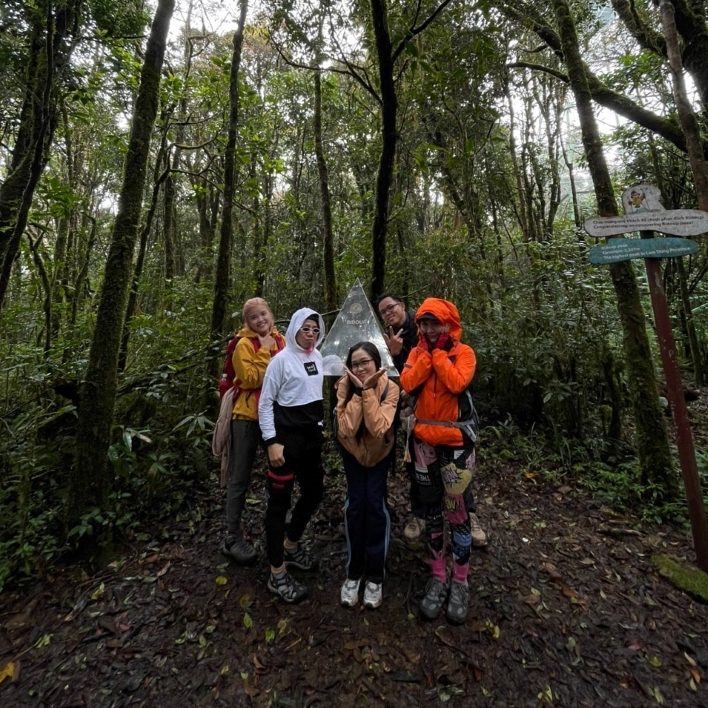 Hiking Bidoup Núi Bà cùng Tổ Ong Adventure