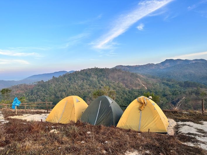 “Khách sạn ngàn sao” trên đồi cỏ cao trong tour Tà Năng - Phan Dũng