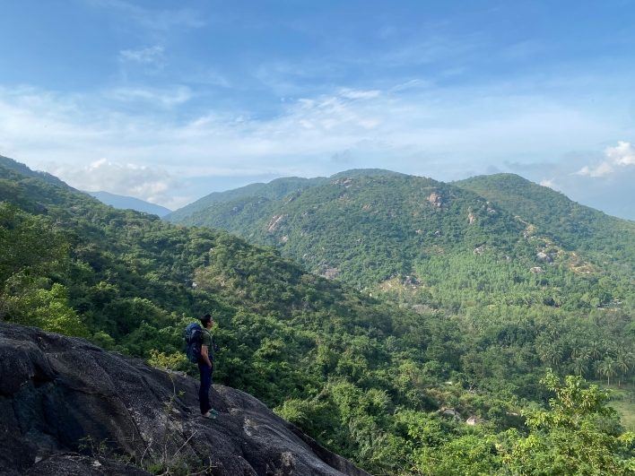 Chiêm ngưỡng vẻ đẹp núi đồi khi hiking Ngũ Long Công Chúa