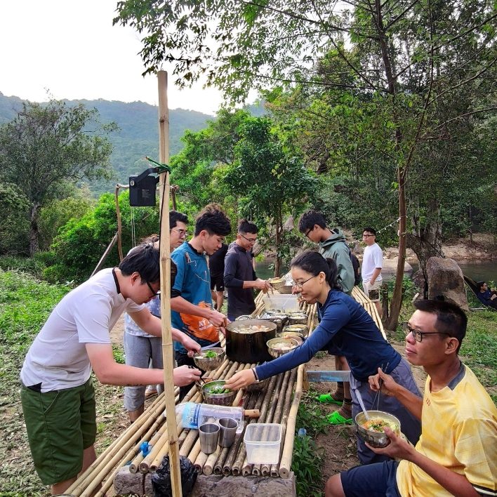 Thưởng thức BBQ ở khu cắm trại