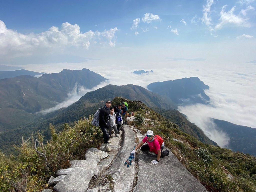 Trekking sống lưng khủng long cùng Tổ Ong