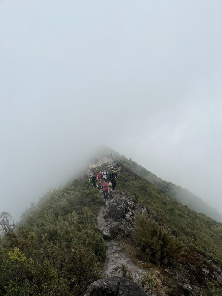 Sống lưng khủng long Ky Quan San, điểm đến thách thức trekker
