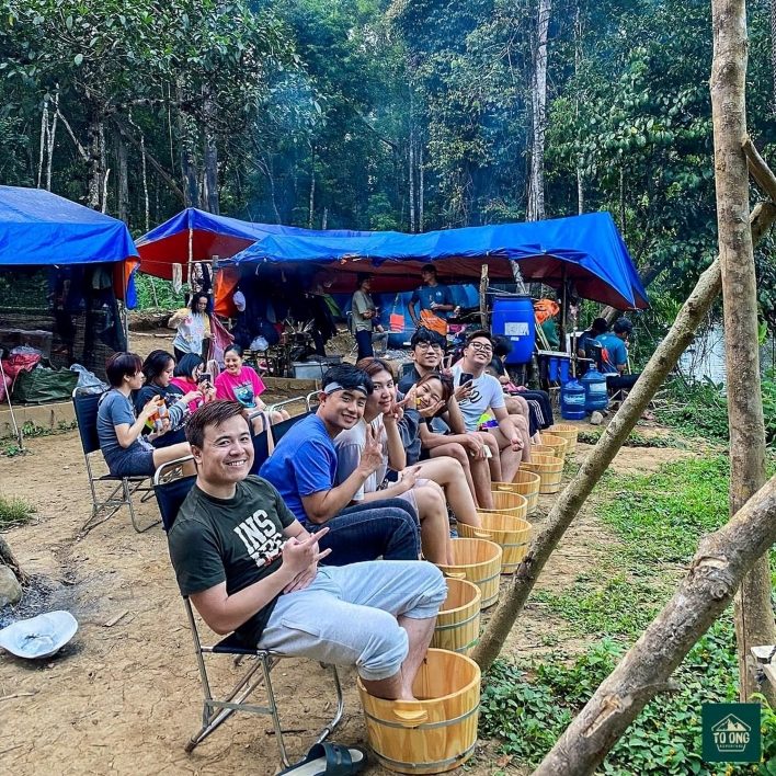 Ngâm chân thảo mộc - hoạt động dưỡng sinh giữa rừng