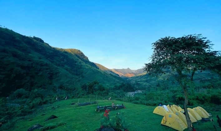 Cắm trại trong tour Tà Giang
