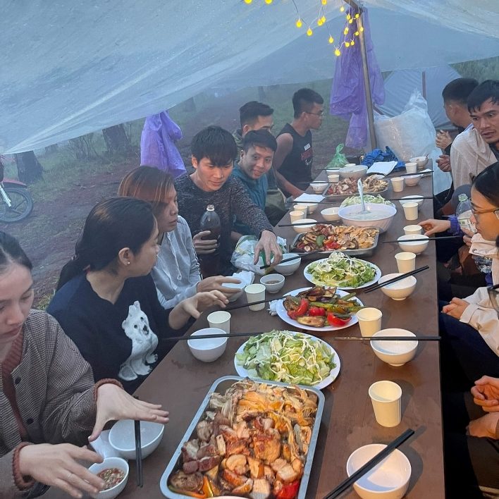 Bữa tiệc đậm vị núi rừng được chuẩn bị từ Tổ Ong