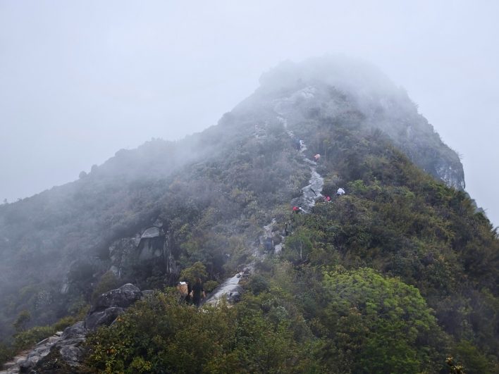 Trekking Sống lưng khủng long Ky Quan San