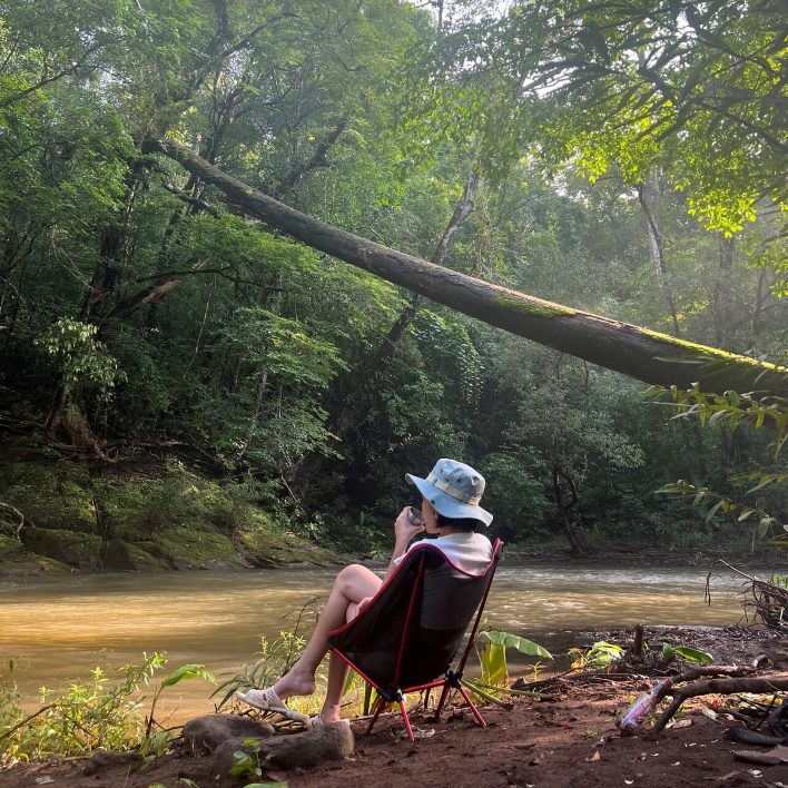 Chill tại con suối trong tour Bù Gia Mập