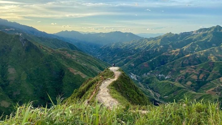 Trekking sống lưng khủng long