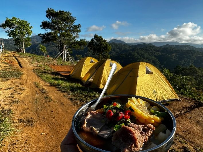 Bữa ăn dinh dưỡng được Tổ Ong chuẩn bị trong tour Tà Năng - Phan Dũng