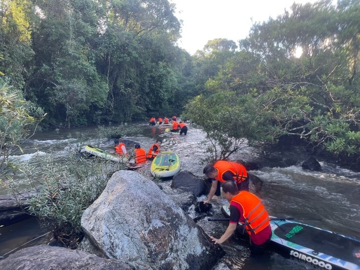Hoạt động chèo sup giữa rừng