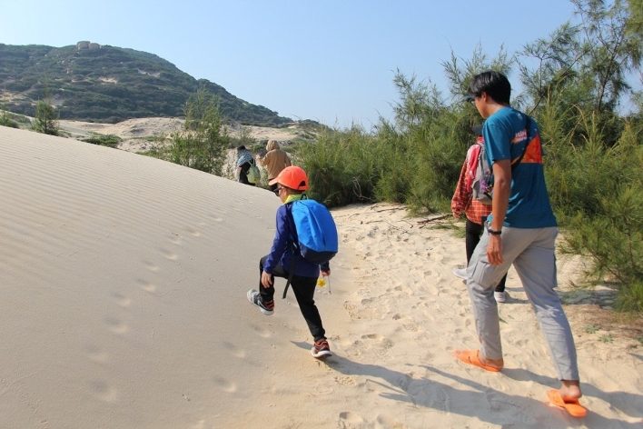 Đặt con trong tầm nhìn suốt quá trình hiking