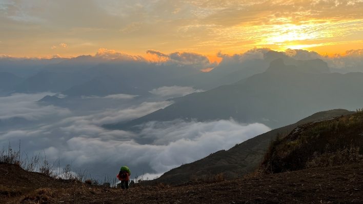 Chiêm ngưỡng hoàng hôn trên mây trên núi Lảo Thẩn