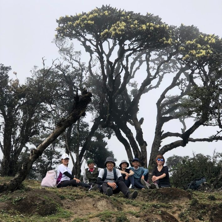 Chụp ảnh nhóm lưu giữ kỷ niệm trekking cùng nhau