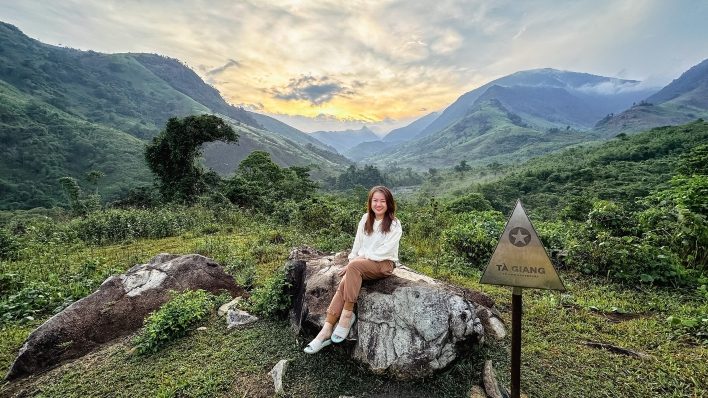 Tà Giang, check in thảo nguyên xanh yên bình