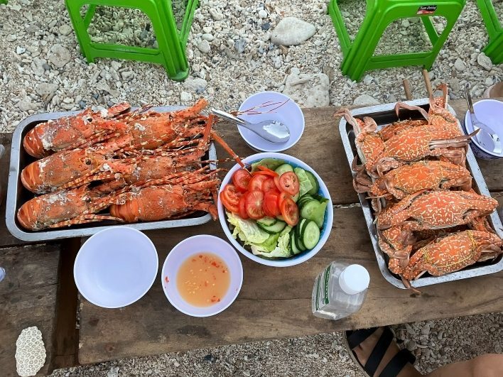 Chi phí bao gồm các bữa ăn đặc sản