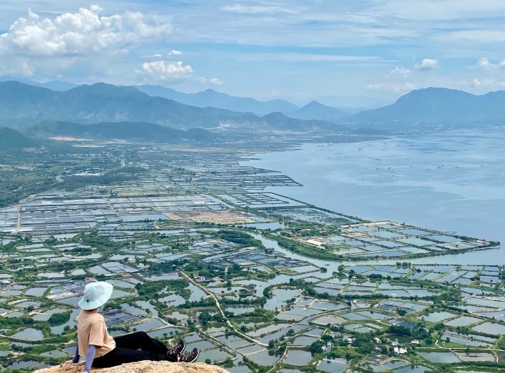 Check-in vịnh Cam Ranh trong tour Ngũ Long Công Chúa