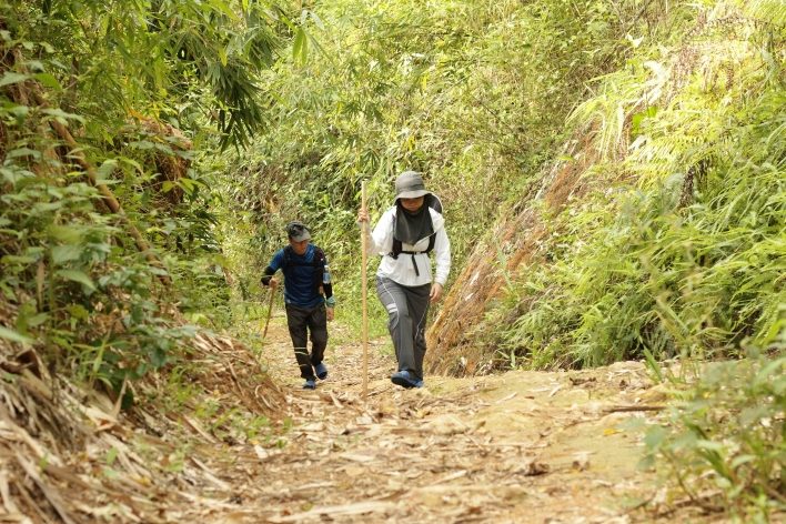 Cách để duy trì sức bền khi hiking Tà Giang