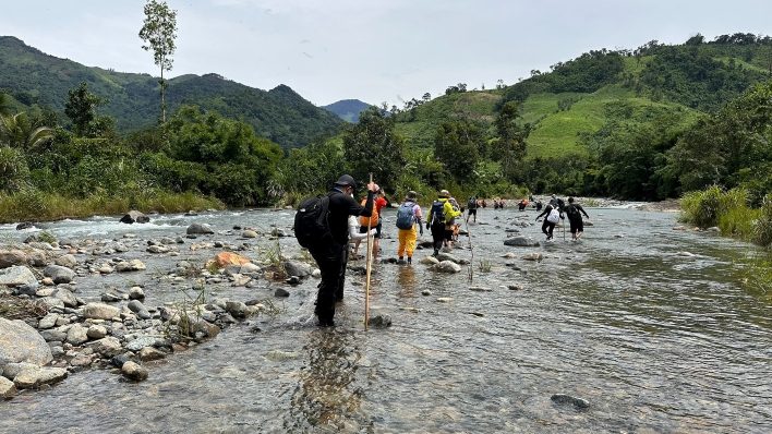 Địa hình Tà Giang có nhiều suối