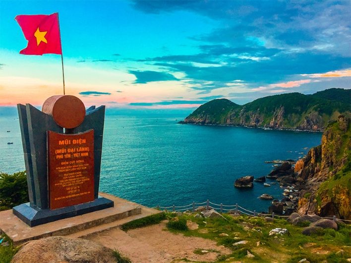 Biển đá tại Mũi Điện, Phú Yên. Ảnh: sưu tầm