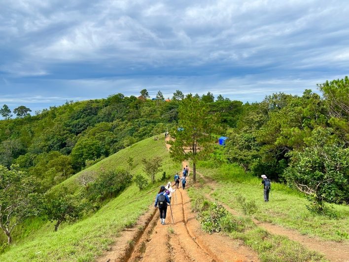 Hiking mùa cỏ xanh