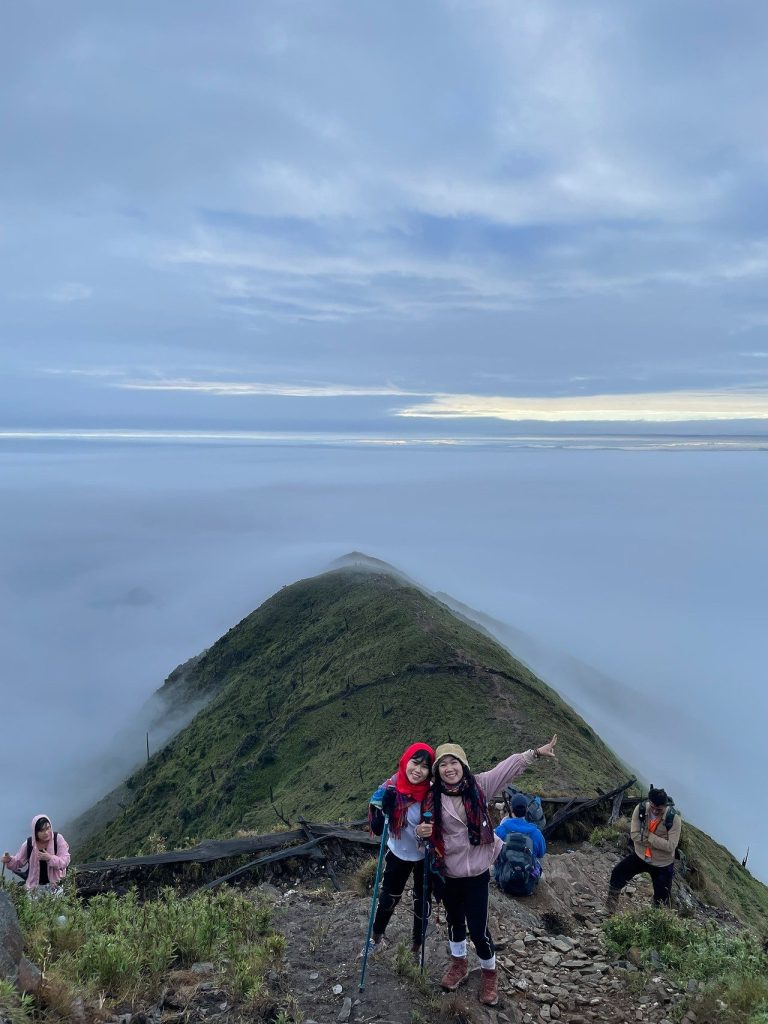 Nên đăng ký tour trekking để đảm bảo an toàn khi chinh phục đỉnh Tà Chì Nhù