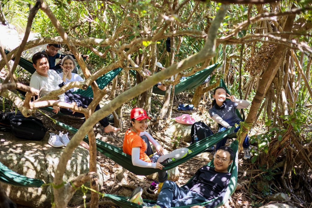 Nghỉ ngơi trong cung trekking Tả Liên Sơn