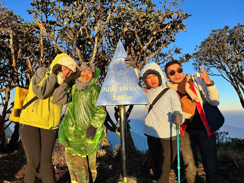 Vẻ đẹp huyền ảo tại đỉnh ngọn núi Nhìu Cồ San 