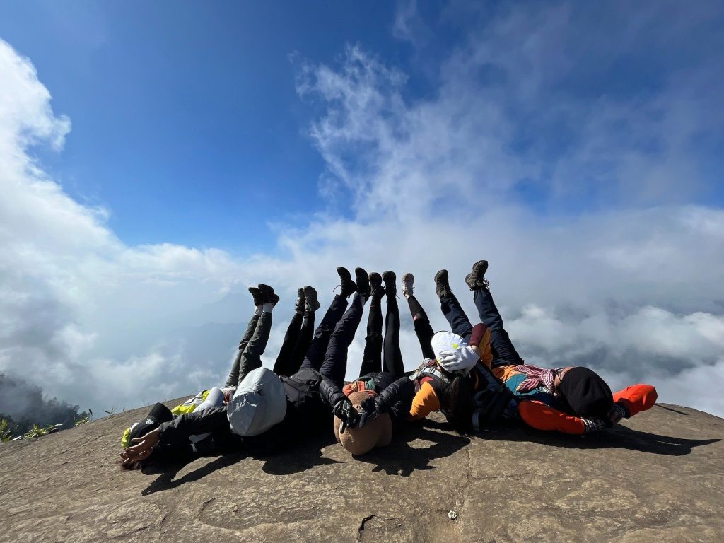 Trekking Lảo Thẩn với bạn bè