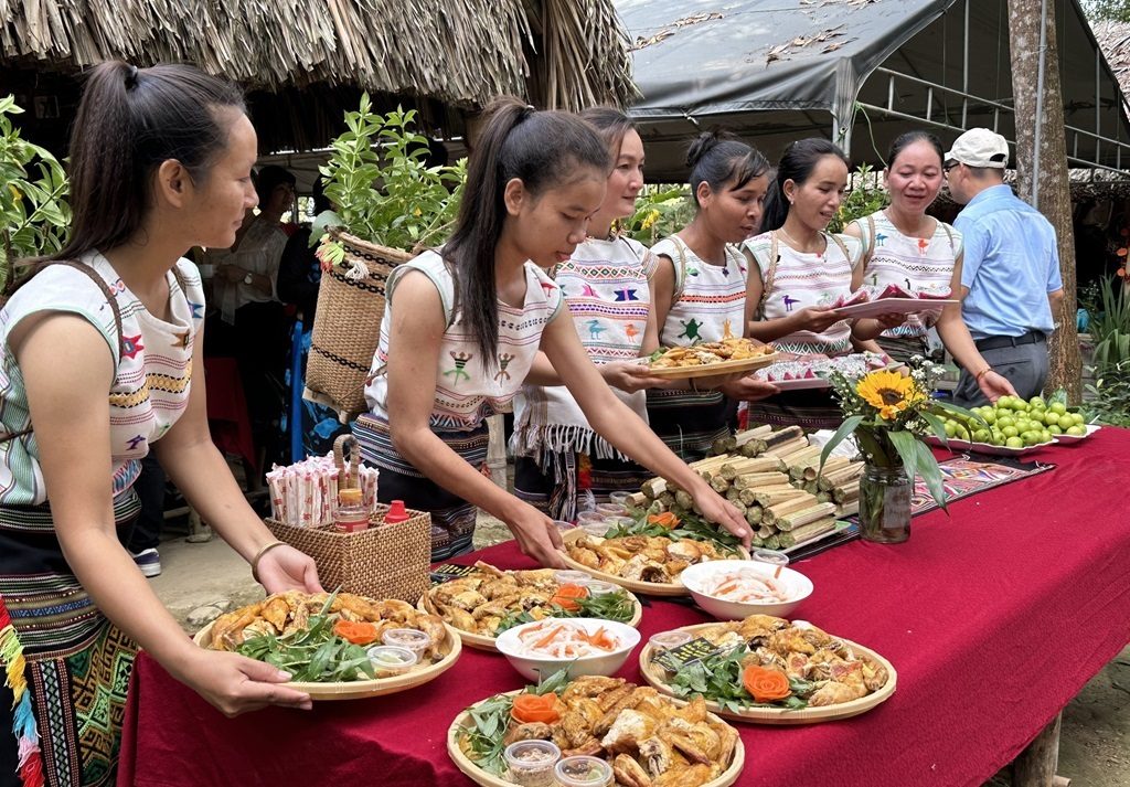 Trải nghiệm ẩm thực đồng bào dân dã tại Tà Lài