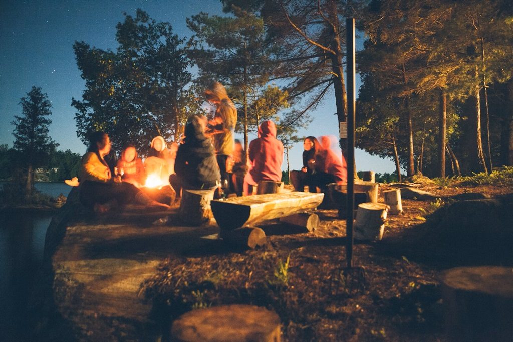 Hoạt động đốt lửa trại đáng nhớ cùng Tổ Ong Adventure