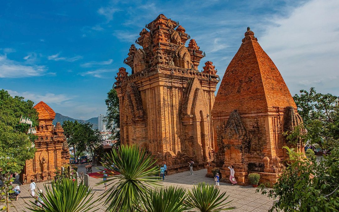 Tháp bà Ponagar - Biểu tượng văn hóa Chăm Pa giữa lòng thành phố