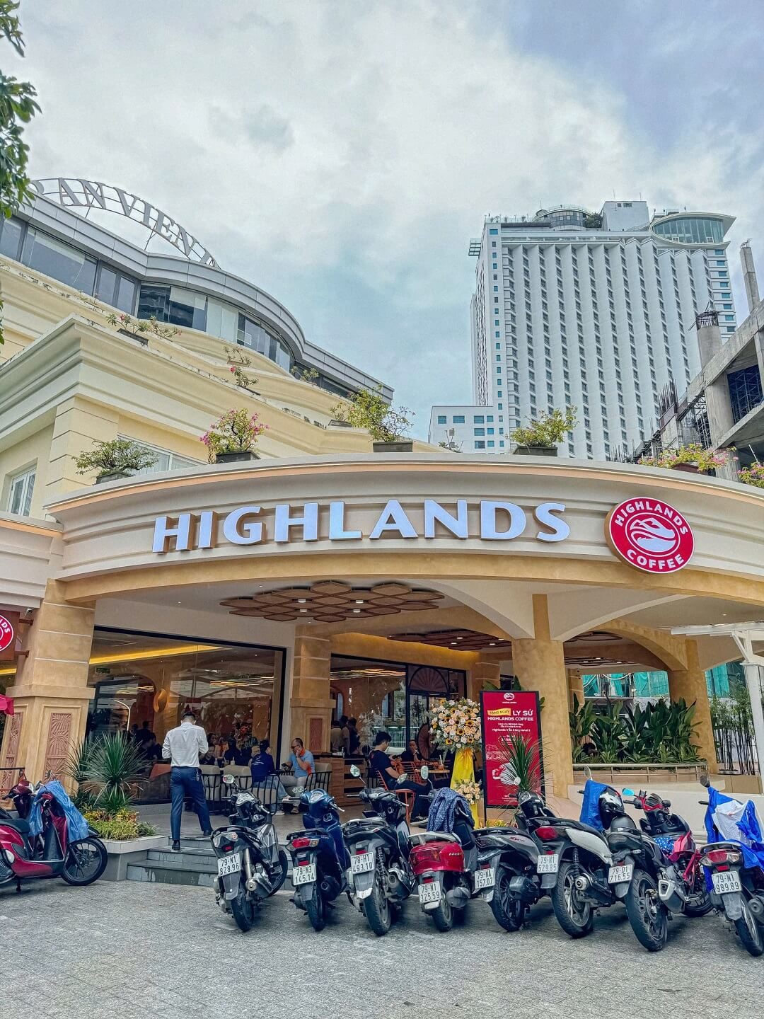 Highlands Coffee (biển Trần Phú)